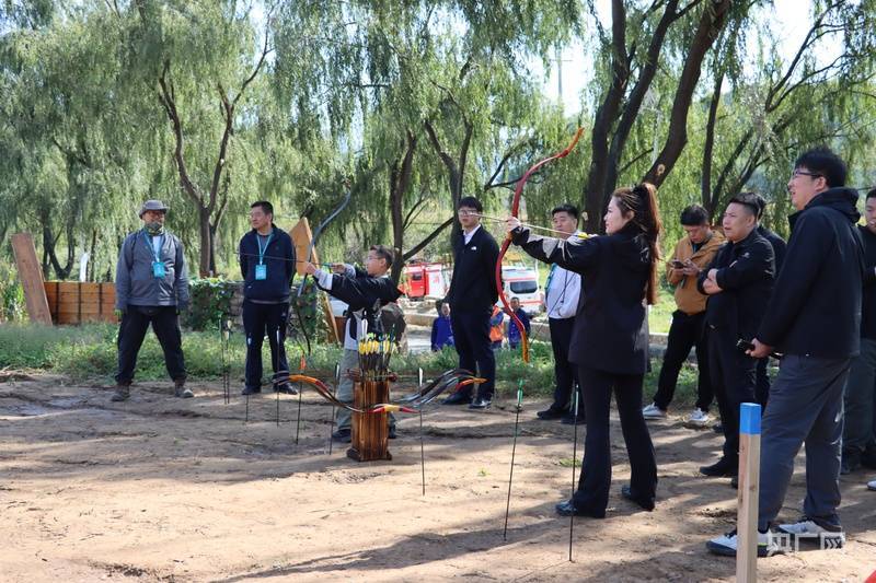 主题活动暨, 同水平选手, 目面向市场